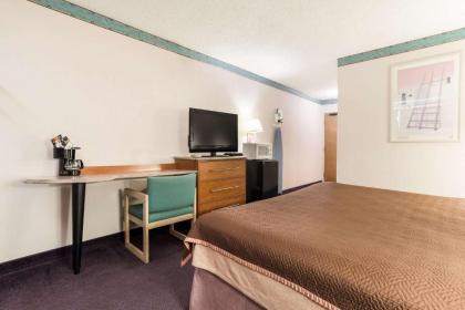 Travelodge by Wyndham Gallup - image 11