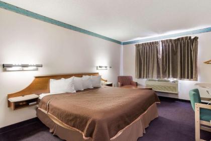 Travelodge by Wyndham Gallup - image 9