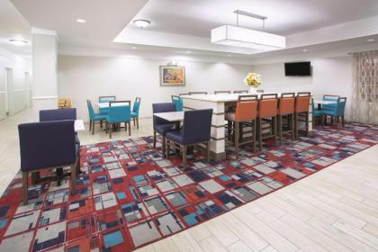 La Quinta by Wyndham Gallup - image 15