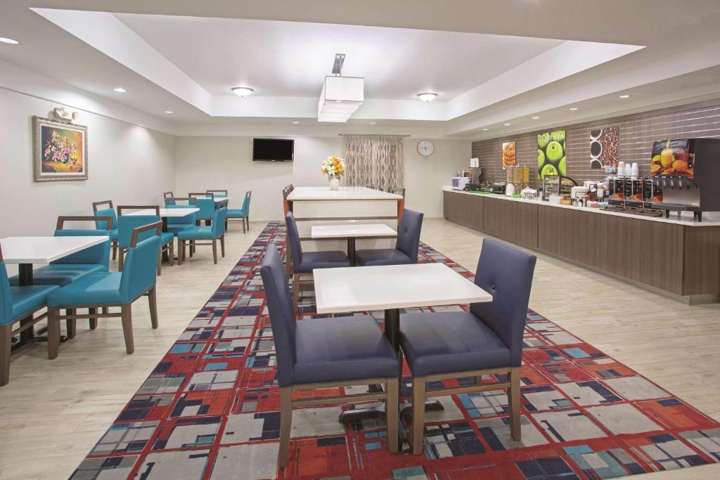 La Quinta by Wyndham Gallup - image 7