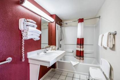 Red Roof Inn Gallup - image 7