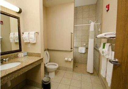 Hampton Inn & Suites Gallup - image 10