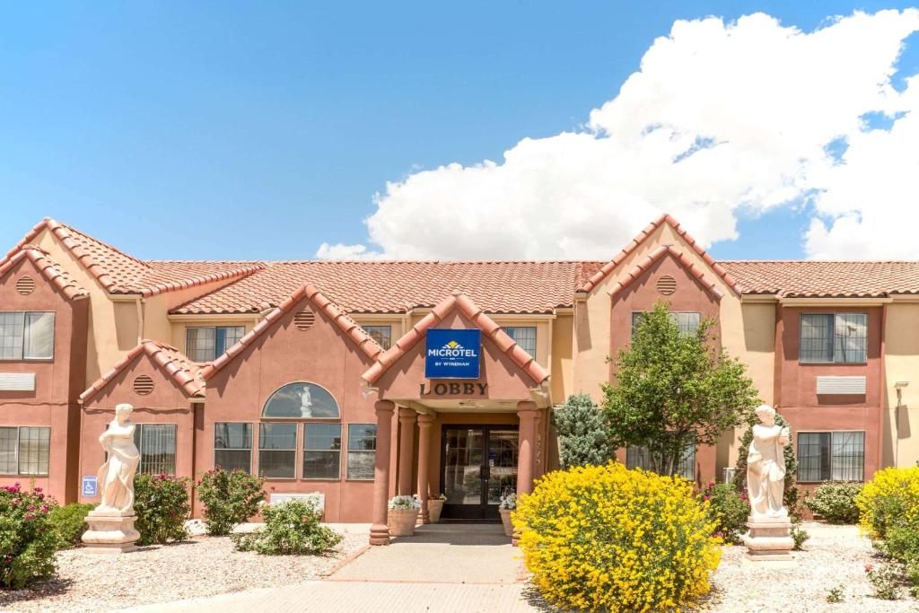 Microtel Inn & Suites by Wyndham Gallup - main image
