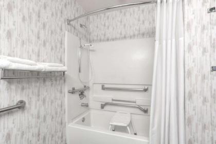 Microtel Inn & Suites by Wyndham Gallup - image 4