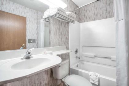Microtel Inn & Suites by Wyndham Gallup - image 9