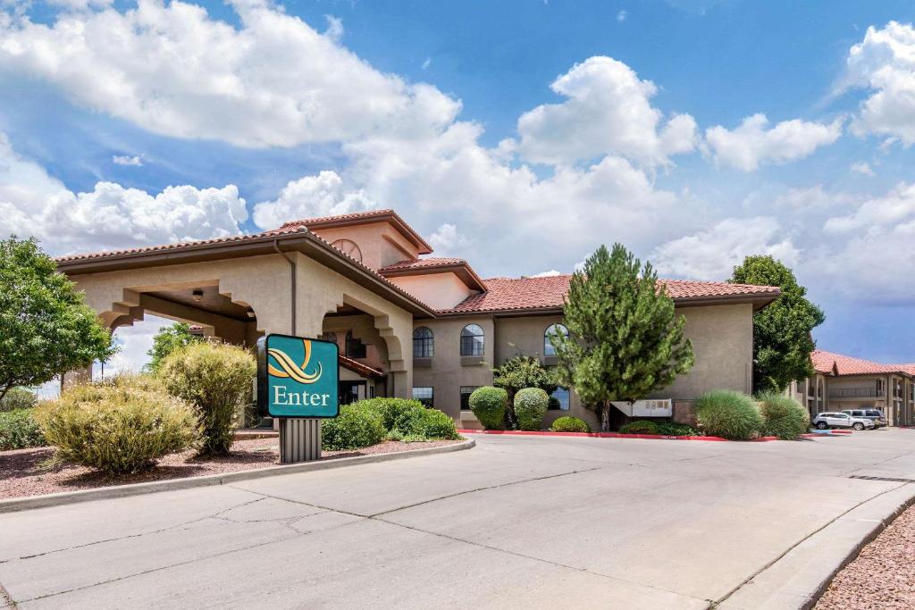 Quality Inn & Suites Gallup I-40 Exit 20 - main image