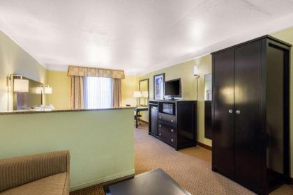 Quality Inn & Suites Gallup I-40 Exit 20 - image 5