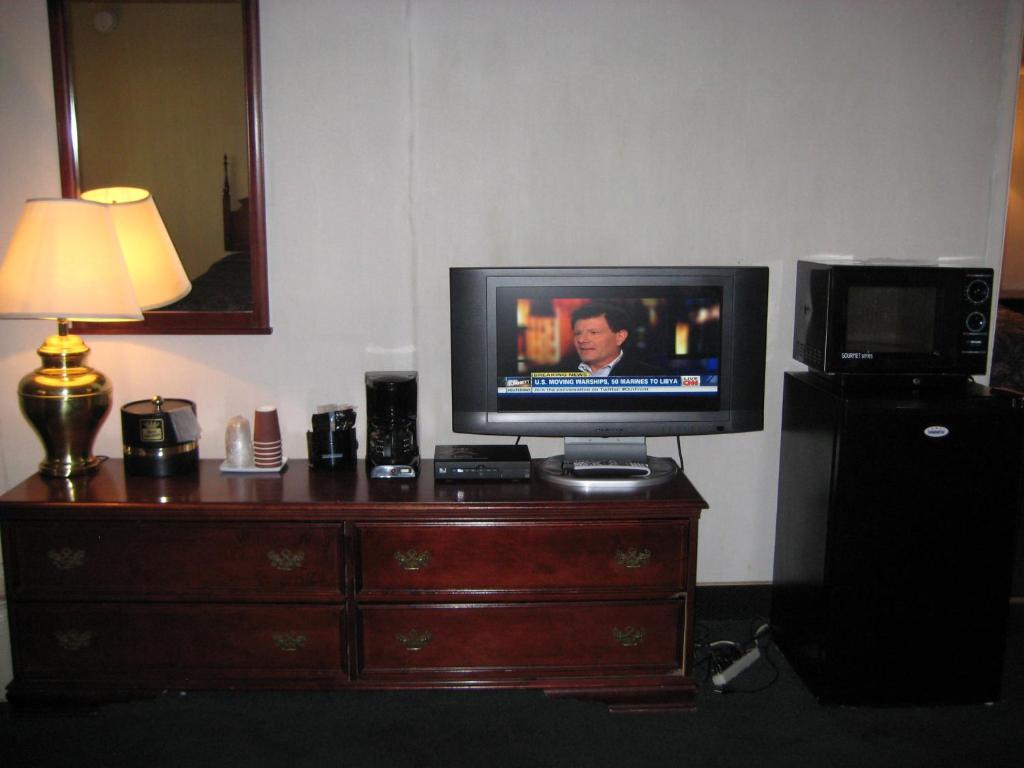 Royal Holiday Motel - image 4