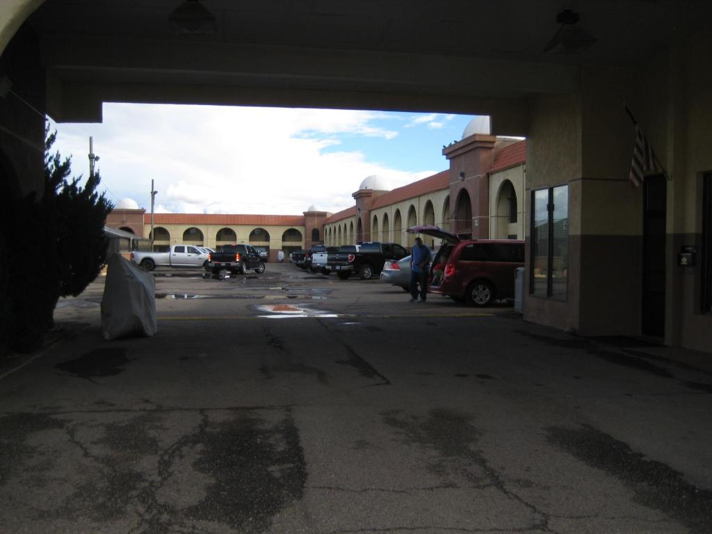 Royal Holiday Motel - image 5