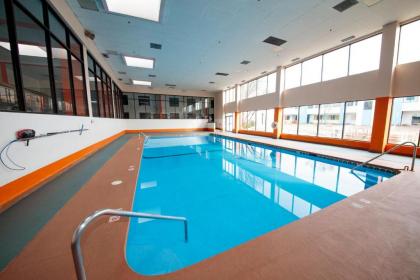 Howard Johnson by Wyndham Gallup - image 2