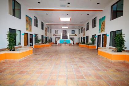 Howard Johnson by Wyndham Gallup - image 9