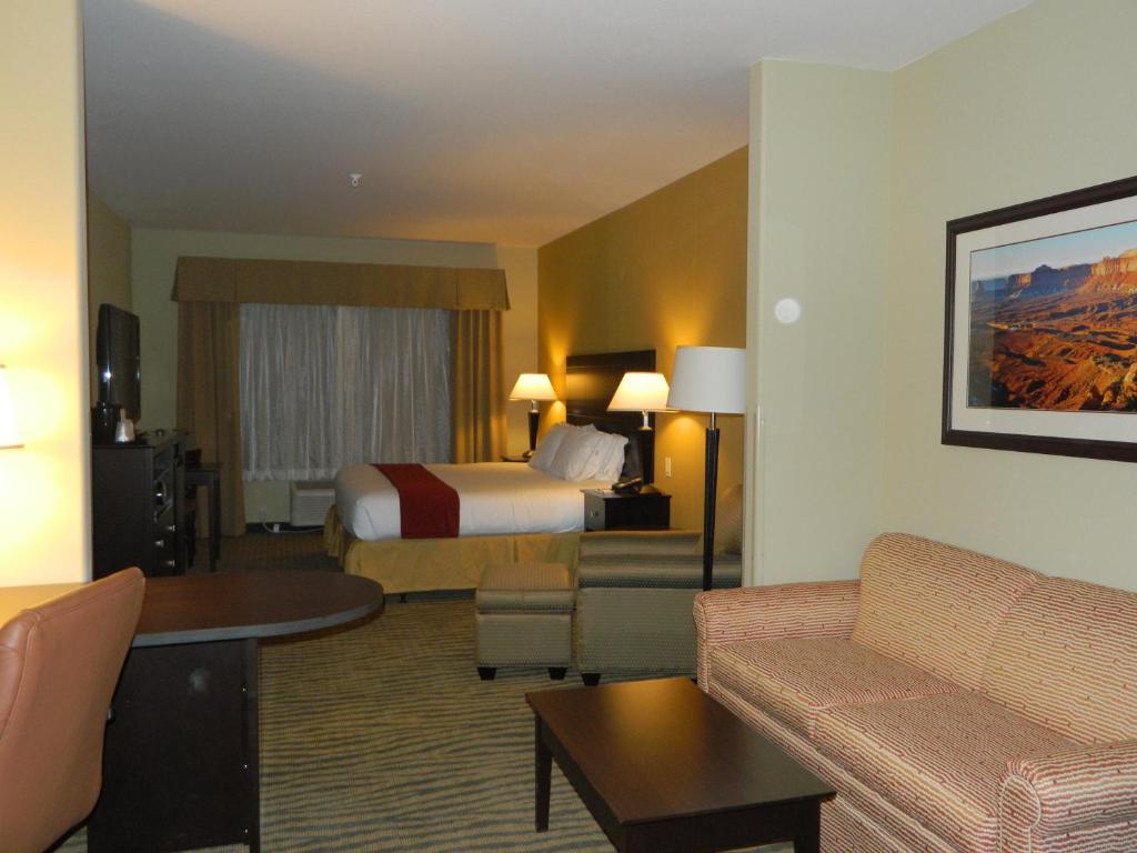 Holiday Inn Express & Suites Gallup East an IHG Hotel - image 4