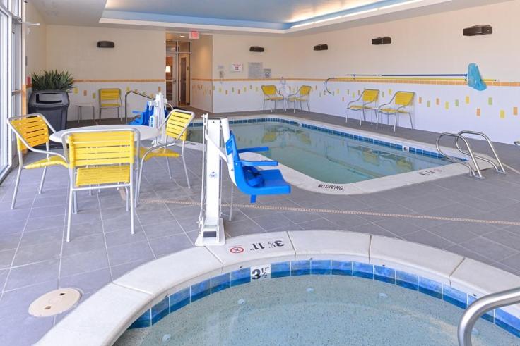 Fairfield Inn & Suites by Marriott Gallup - image 2