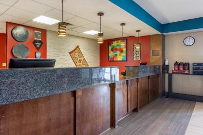 Best Western Plus Gallup Inn & Suites - image 9