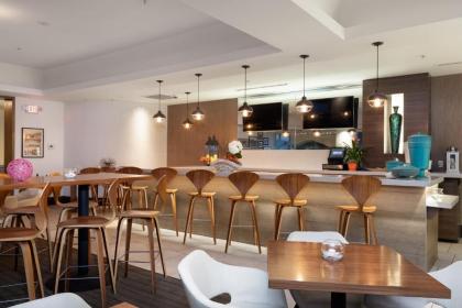 DoubleTree by Hilton Galveston Beach - image 3