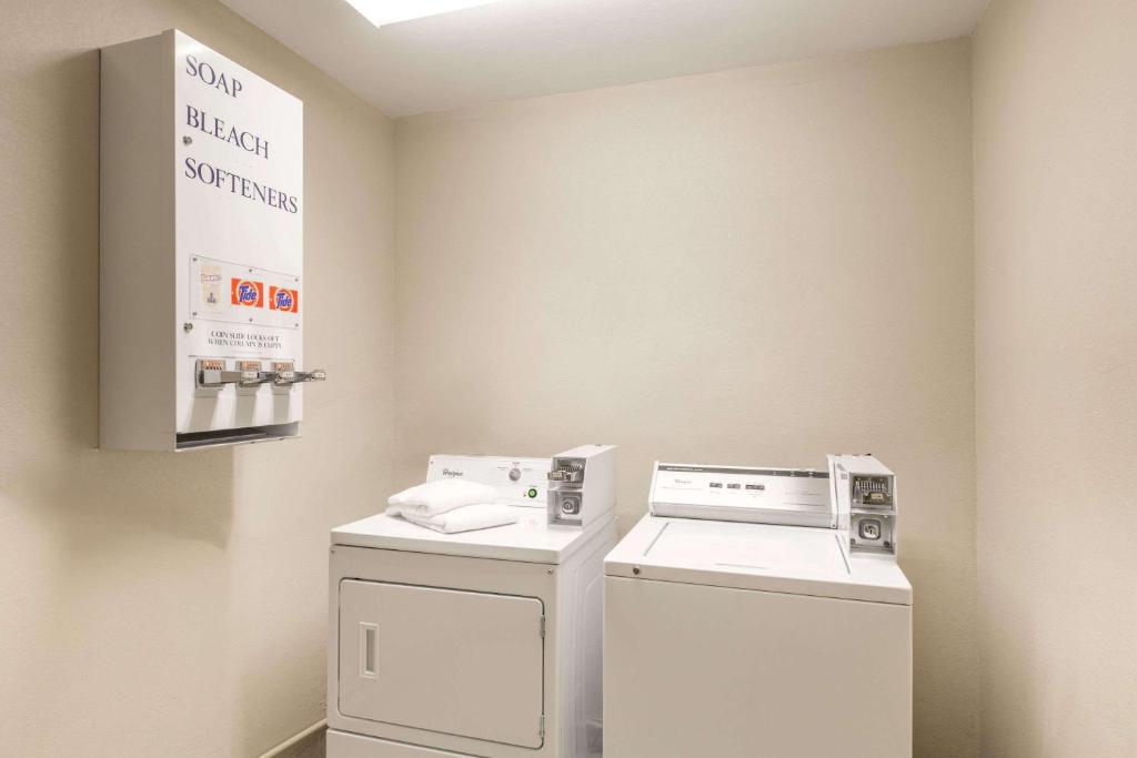 Baymont by Wyndham Galveston - image 4