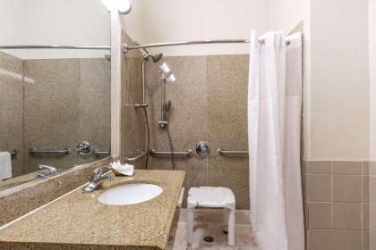 Baymont by Wyndham Galveston - image 5