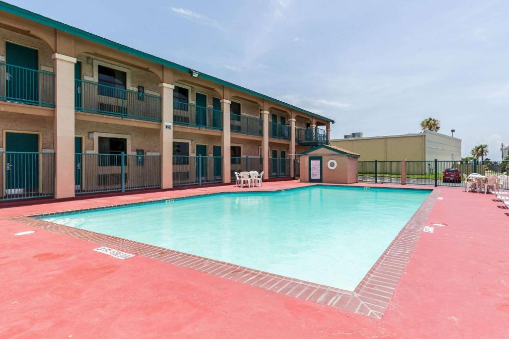 Rodeway Inn - Galveston - image 3