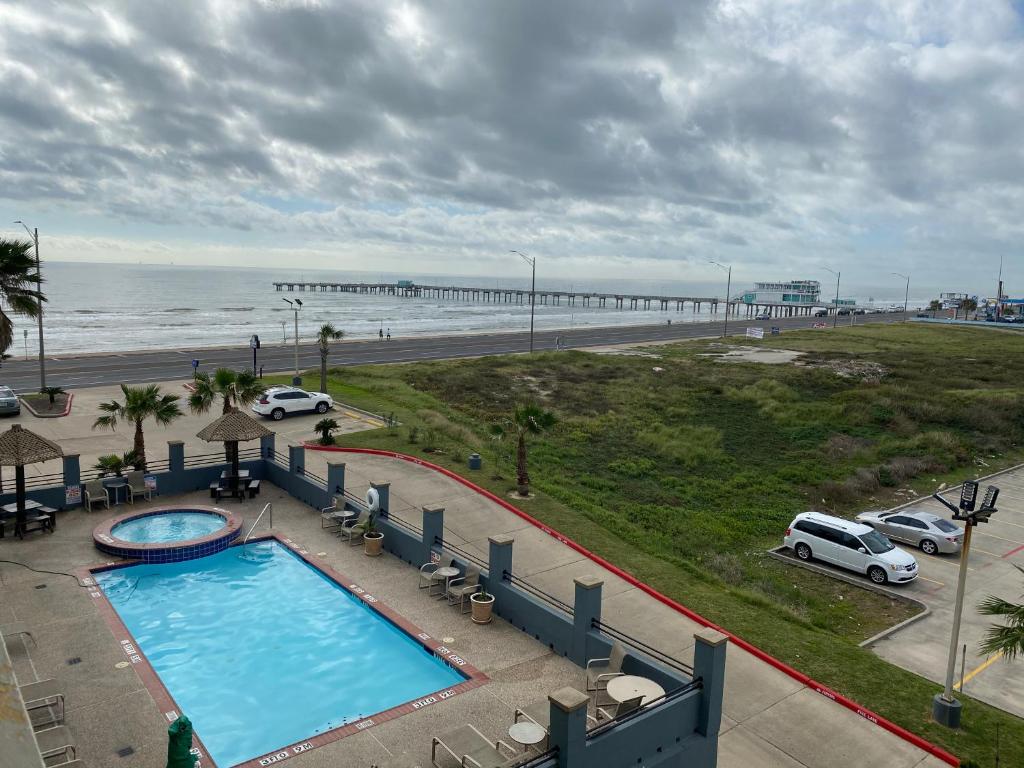 Galveston Beach Hotel - image 4