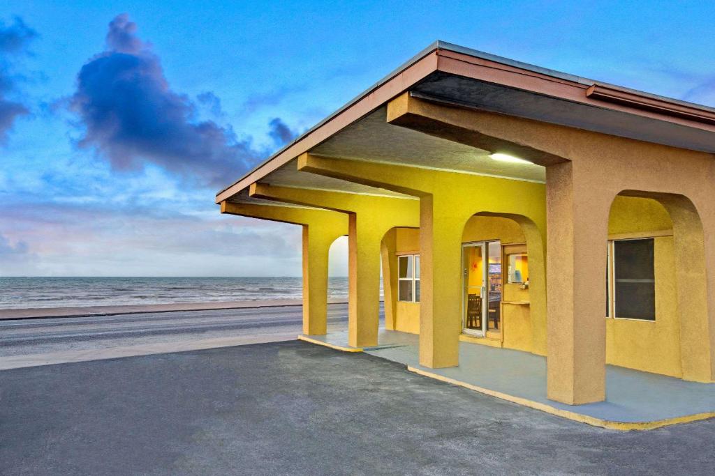 Knights Inn Galveston - main image