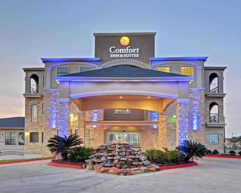 Comfort Inn & Suites Beachfront - main image