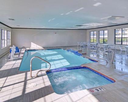 Comfort Inn & Suites Beachfront - image 4