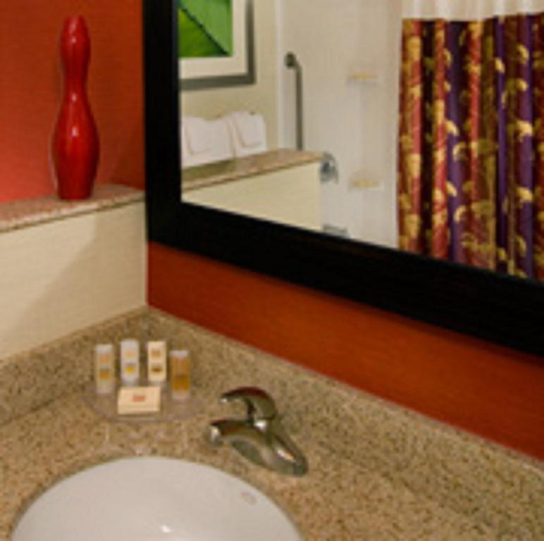 Courtyard by Marriott Galveston Island - image 2