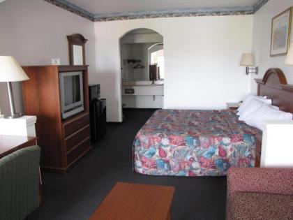 Island Inn - image 3