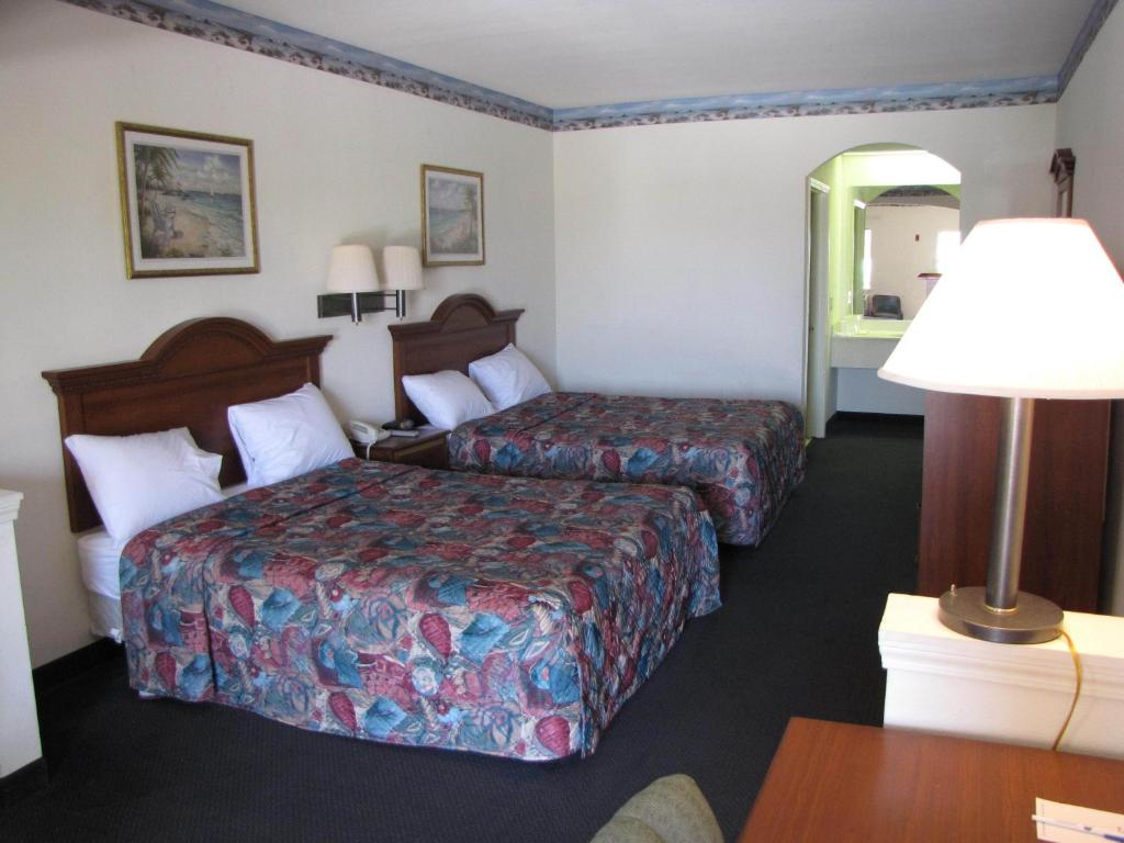 Island Inn - image 5
