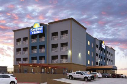 Days Inn  Suites by Wyndham Galveston WestSeawall