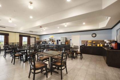 Days Inn & Suites by Wyndham Galveston West/Seawall - image 4