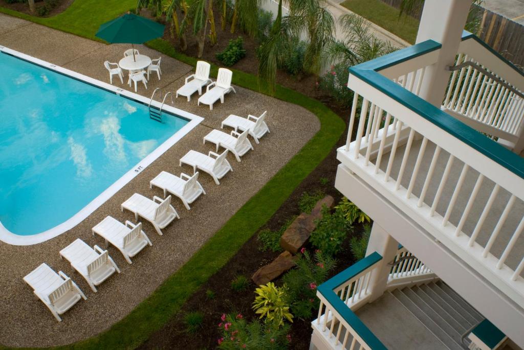 Casa Del Mar Beachfront Suites Onsite Team - image 2