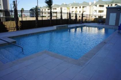 La Quinta Inn & Suites by Wyndham Galveston - image 5