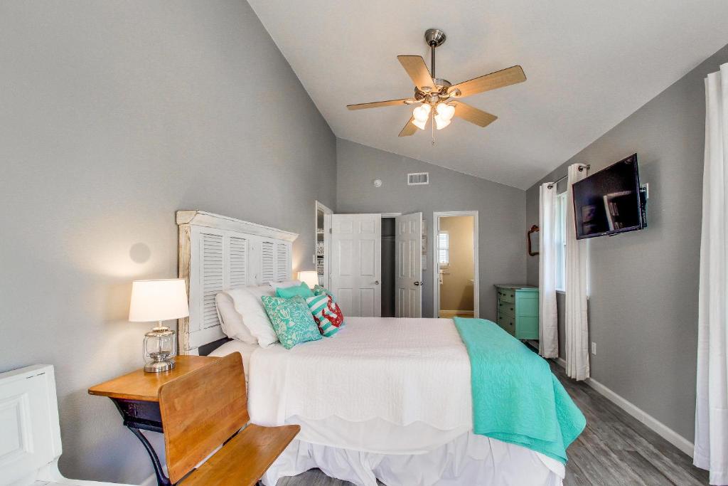 Blue Ribbon Cottage - image 2