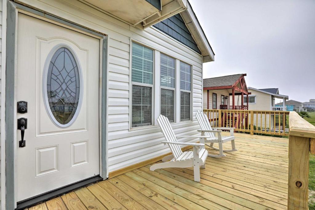 Upscale Galveston Cottage with Wraparound Deck! - image 2