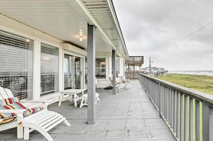 Oceanfront Galveston Home - Walk to Beach! - image 1