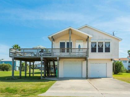 Cute Jamaica Beach Gem with Huge Deck and Pup Friendly Fence