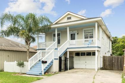 Charming Classic Beach Bungalow 2 Blocks from Seawall   Pops Playa HQ Galveston