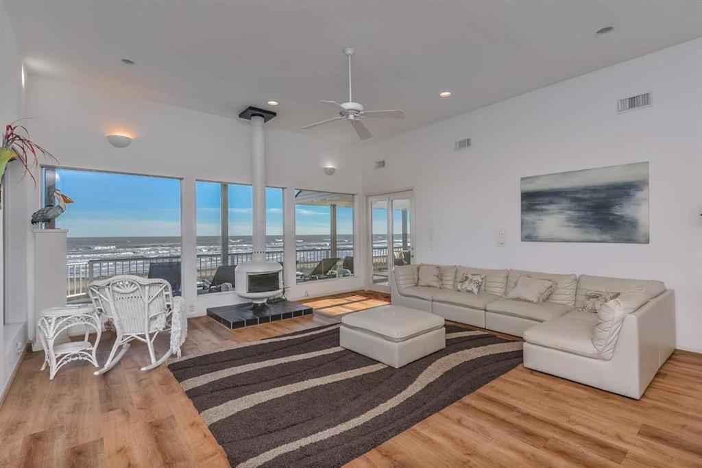 Beachfront Beauty - main image