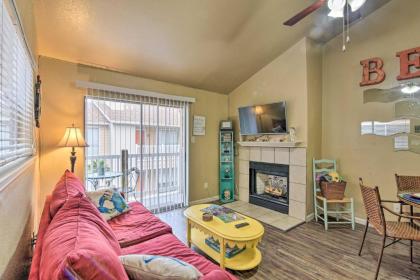 Romantic Galveston Retreat with Amenity Access!