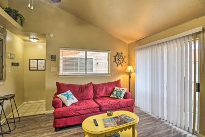 Romantic Galveston Retreat with Amenity Access! - image 2