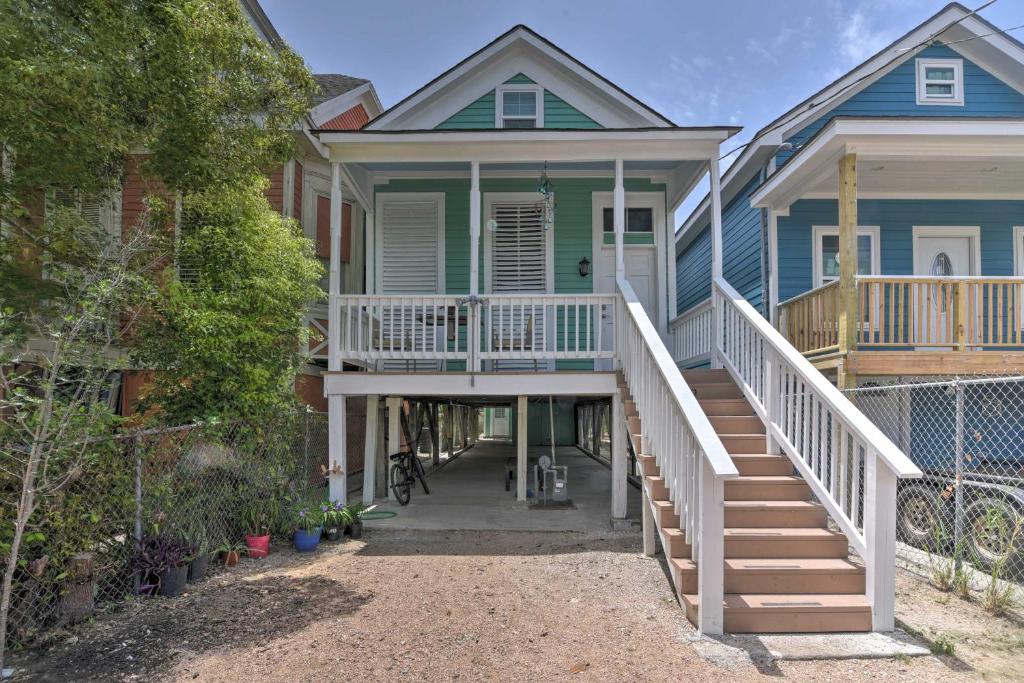 Revamped Home about 2 Mi to Galveston Seawall! - main image