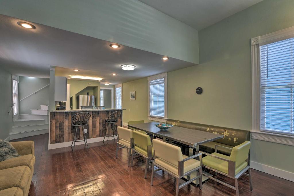 Revamped Home about 2 Mi to Galveston Seawall! - image 2
