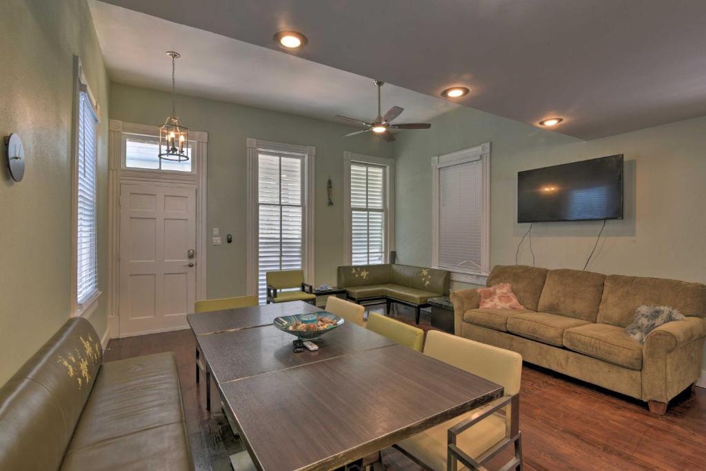 Revamped Home about 2 Mi to Galveston Seawall! - image 4