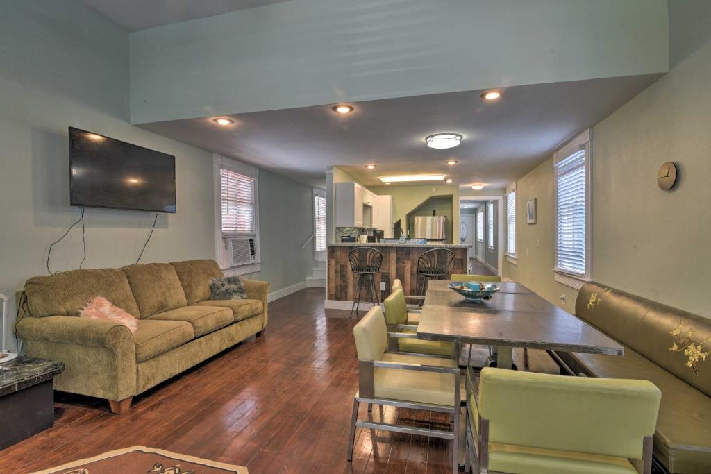 Revamped Home about 2 Mi to Galveston Seawall! - image 5
