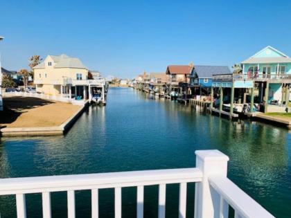 Anchor Down   Sparkling Bay Waterfront Spot  Boat Slip Easy Walk to Beach Galveston