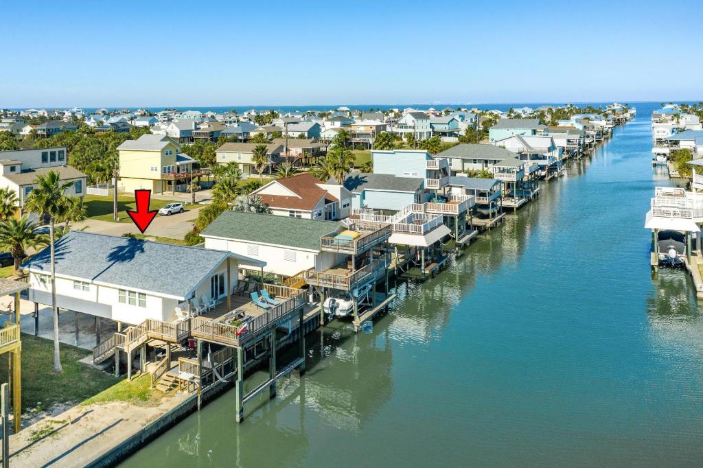 Sea Isle Splendor - Beautiful Wide Bay Water Canal Views - Outdoor Bar - Easy Walk to Beach! - image 2