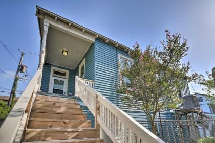 Galveston Getaway half Mi to Beach and Seawall! - image 3