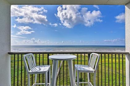 Stunning Galveston Studio with Beach Access!