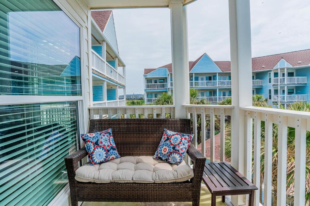 Sandy Toes Great Views at Seascape Just steps to pool and Gulf - main image